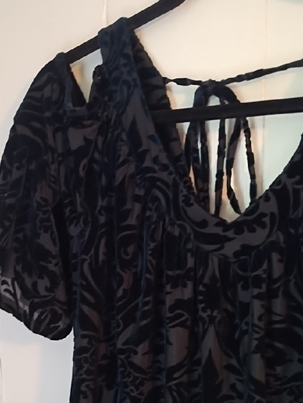 Women's Black Velvet Burnout Short Sleeve Top with Back Tie Detail Small, EUC. - Picture 3 of 12